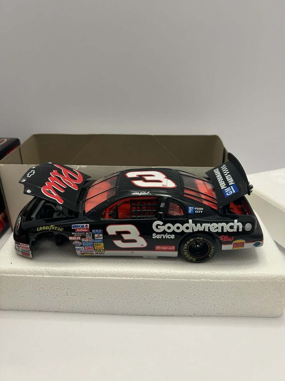 Action 1:24 Scale Dale Earnhardt #3 Goodwrench Parts Plus 1997 Monte Carlo Dieca